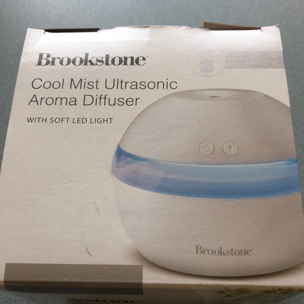 Brookstone Cool Mist Ultrasonic Aroma Diffuser